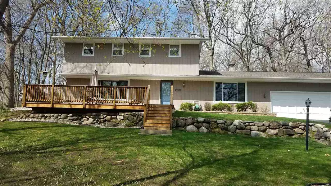 2477 Thatcher LN, Mcfarland, WI 53558