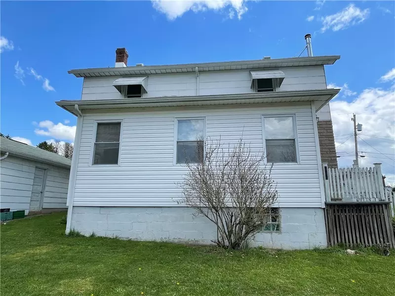 114 Thomas St, Jeannette, PA 15644