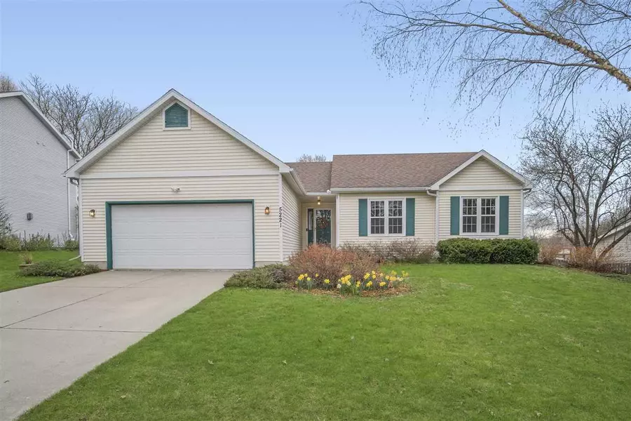 5221 Summer Ridge Dr, Madison, WI 53704