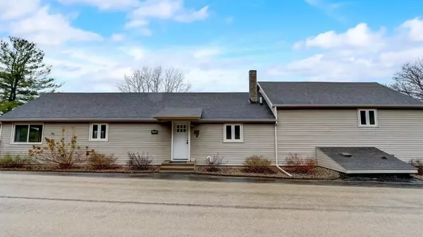 N7515 Gould Hill Rd, Blanchardville, WI 53516-9629