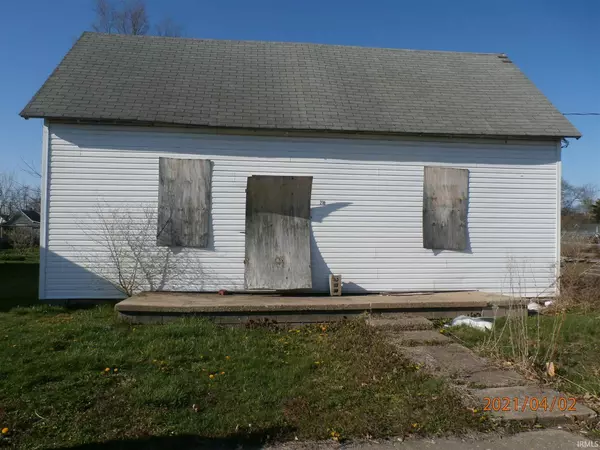 210 NW I Street, Linton, IN 47441