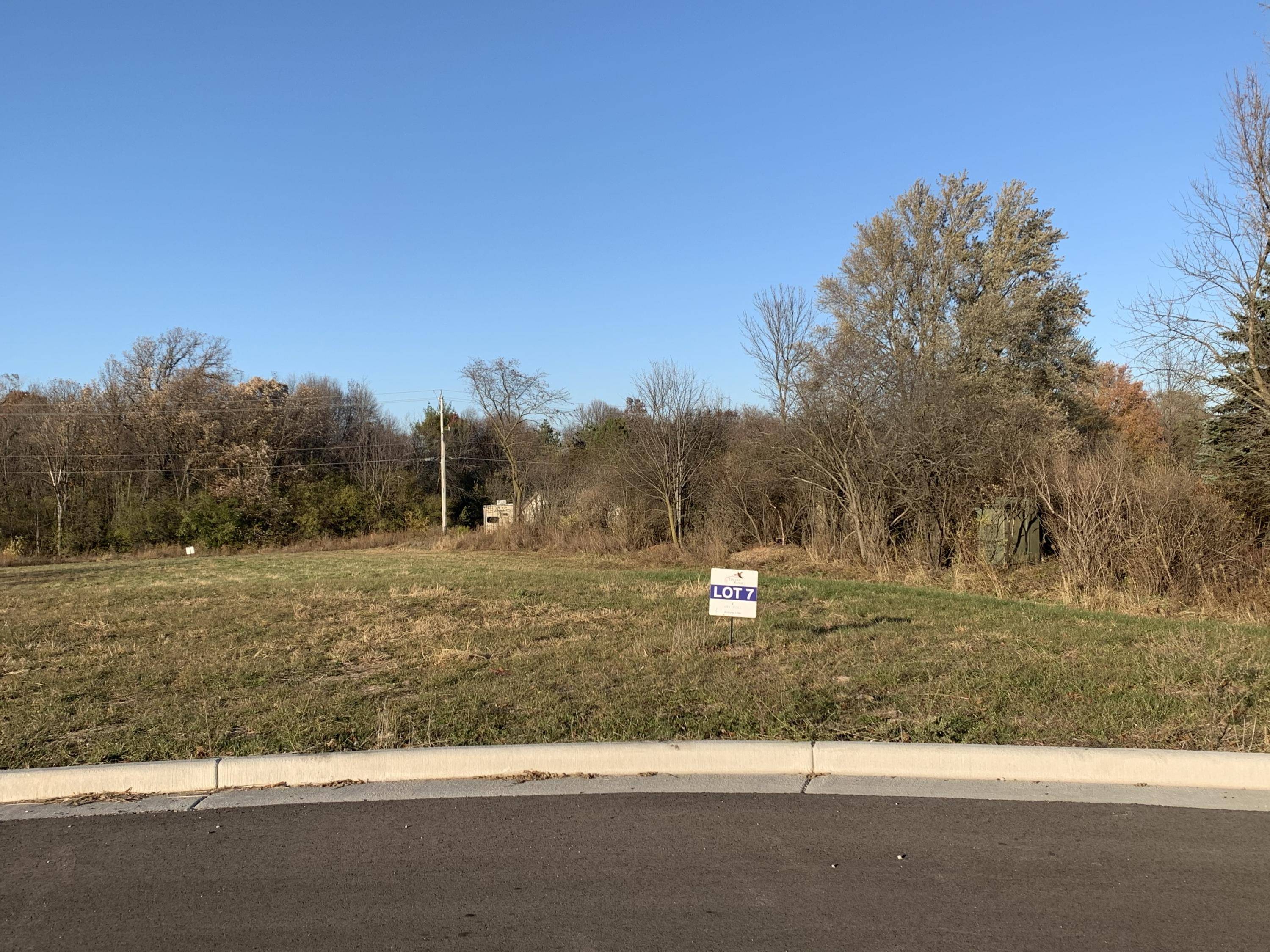 Lt7 Upland Ridge Ct, New Berlin, WI 53151
