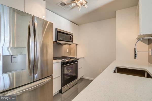 1021 N GARFIELD ST #828, Arlington, VA 22201