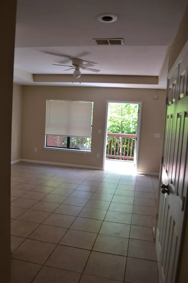 Tallahassee, FL 32304,741 White Drive #26