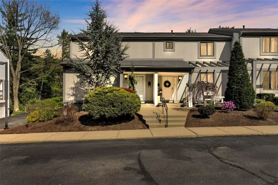 Upper St. Clair, PA 15241,1569 Pinehurst Drive