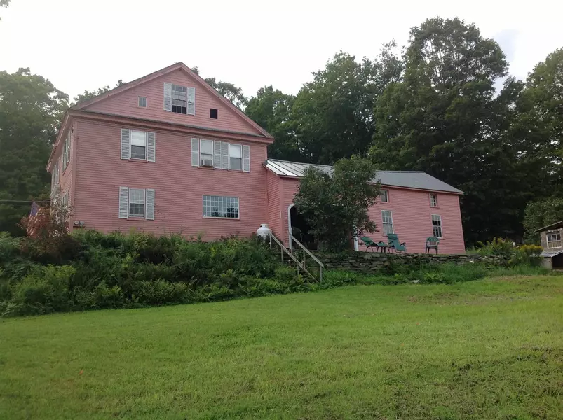 13 Quarry RD, Weathersfield, VT 05151