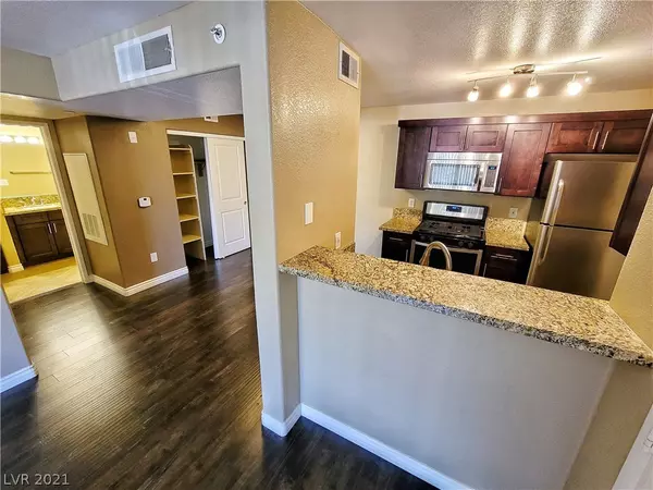 Henderson, NV 89052,950 Seven Hills Drive #2914