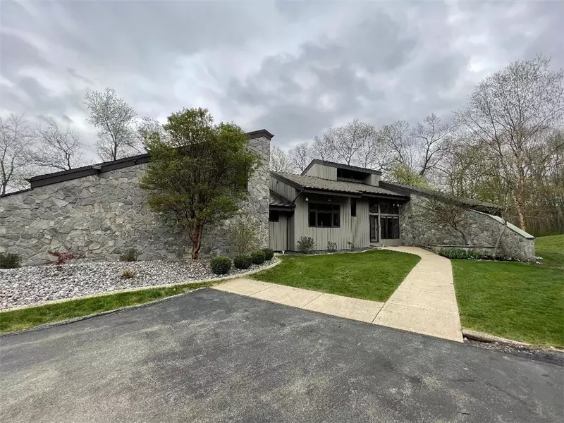 1 GREYSTONE LANE, Latrobe, PA 15650