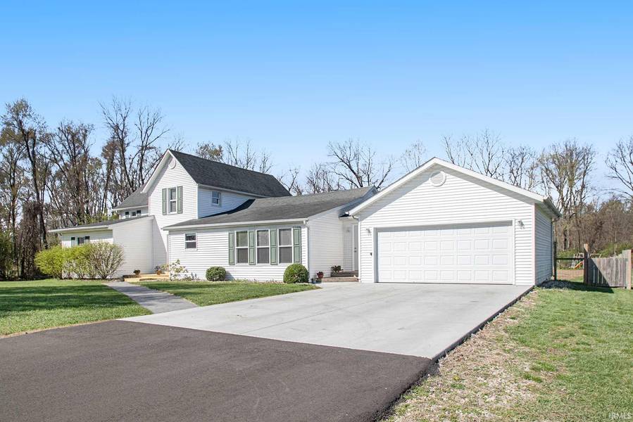 57039 Meadow Glen Drive, Elkhart, IN 46516-1271