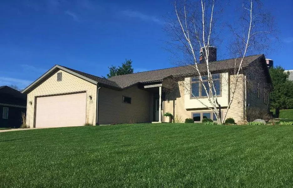 3020 Allies Ln, Cross Plains, WI 53528