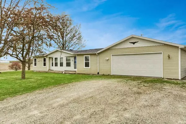 8701 W Old Trail Rd-92 Road, Pierceton, IN 46562-9605