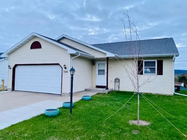 720 Parkside Ave, Baraboo, WI 53913