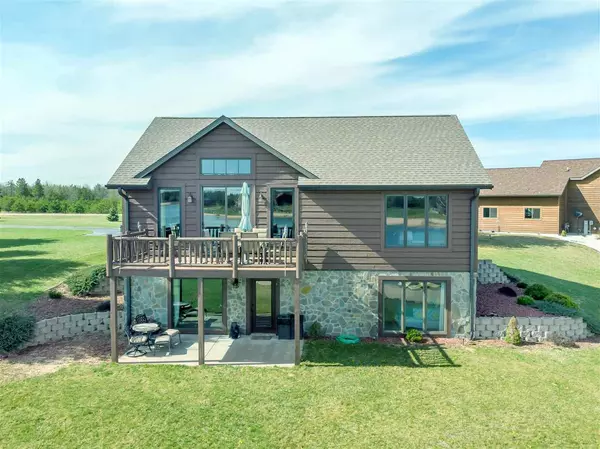 N7582 Blue Water Ct, New Lisbon, WI 53950