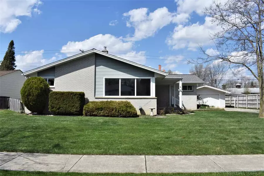 22405 E Schafer, Clinton Township, MI 48035