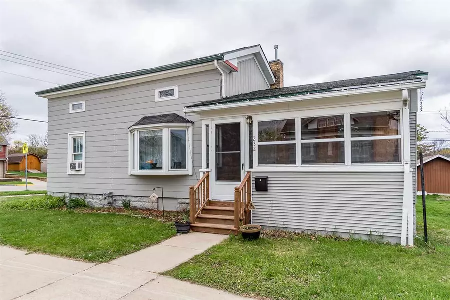 232 3rd St, Baraboo, WI 53913