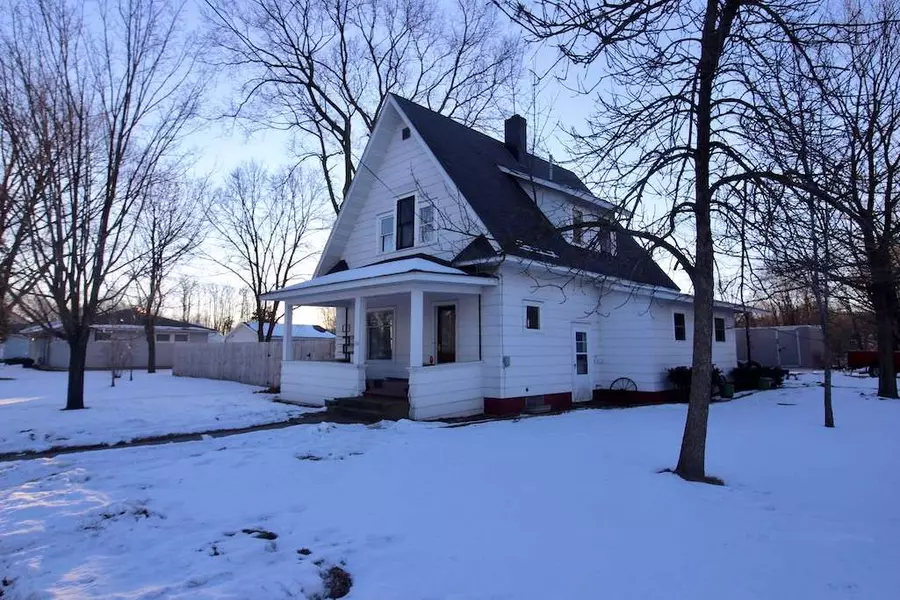 303 E Nebraska St, Muscoda, WI 53573