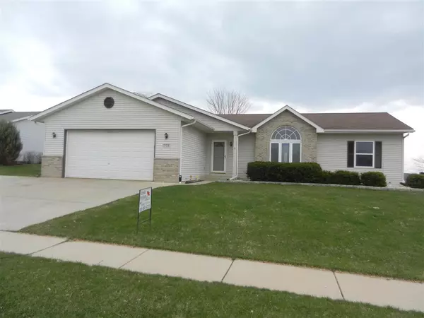 533 Autumn Crest Dr, Watertown, WI 53094-5916