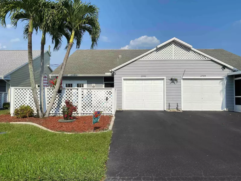 2742 SE Tropical East CIR, Port Saint Lucie, FL 34952