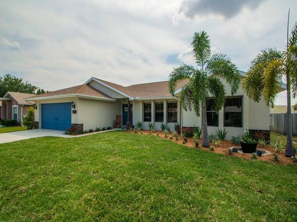 944 SE Odonnell LN, Port Saint Lucie, FL 34983