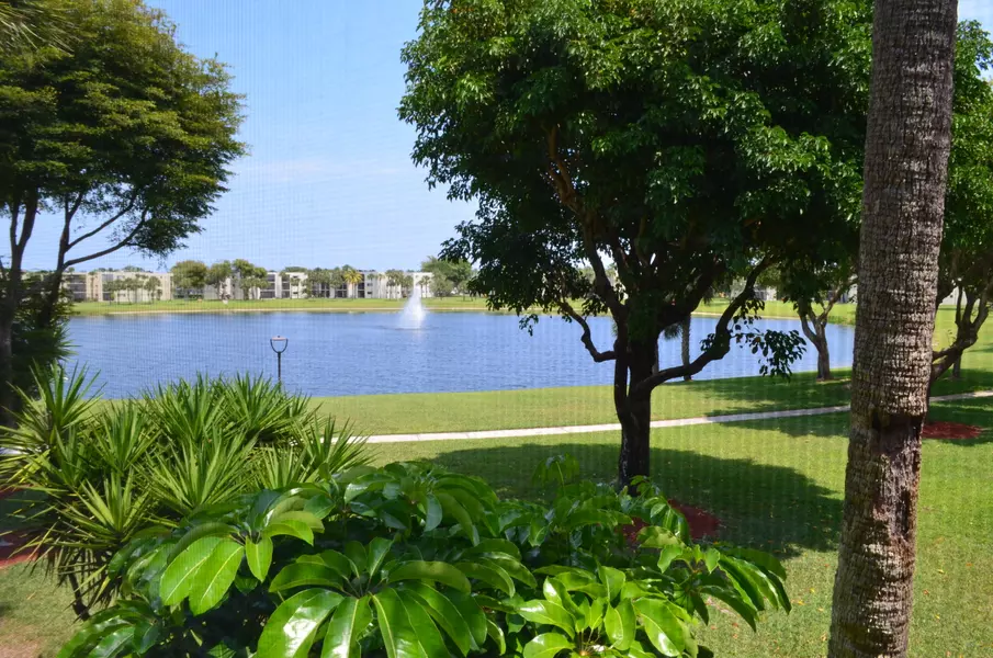 5250 Las Verdes CIR 209, Delray Beach, FL 33484