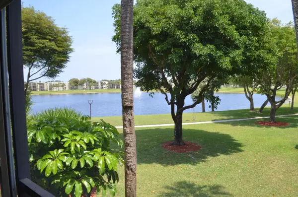 Delray Beach, FL 33484,5250 Las Verdes CIR 209