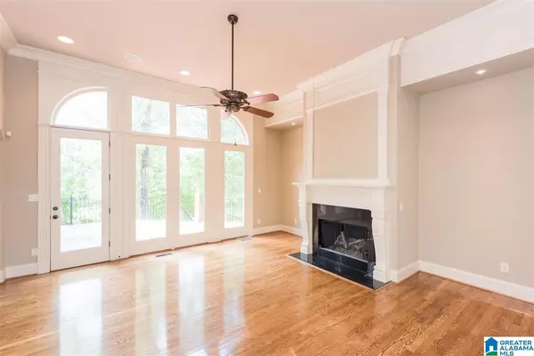 Vestavia Hills, AL 35243,1538 OAK LEAF TRL