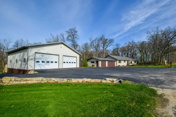 21975 Silverthorn Rd, Shullsburg, WI 53586