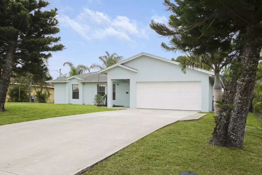 665 SW Backert AVE, Port Saint Lucie, FL 34953