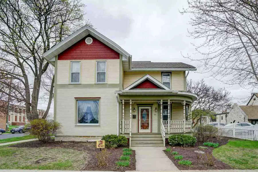 101 S 4th St, Stoughton, WI 53589