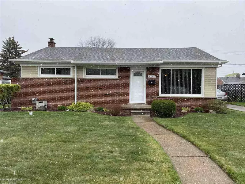 5246 Canterbury, Warren, MI 48092