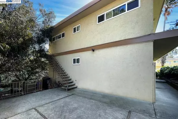 Castro Valley, CA 94546,2302 John Ct