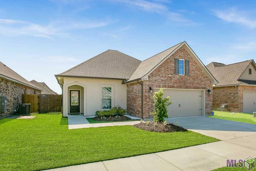 1049 SHADOW BLUFF DR, Baton Rouge, LA 70820