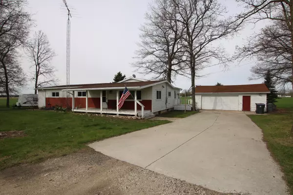 N5472 Grandwood Dr, Lamartine, WI 54937