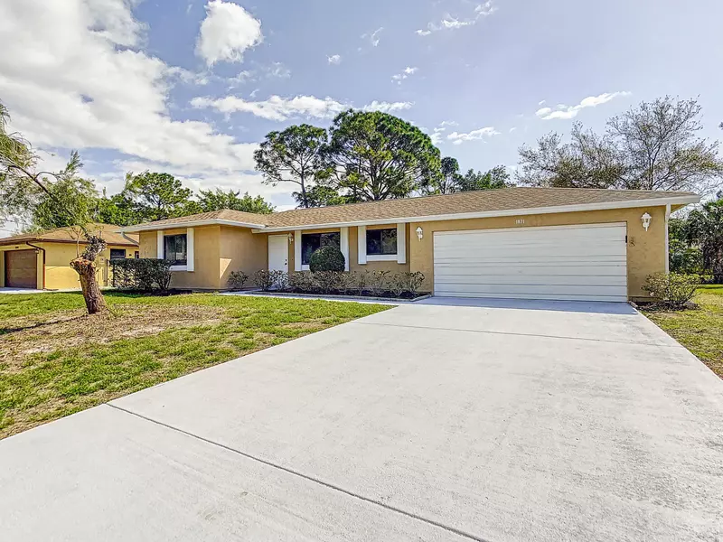 1871 SE Fairfield ST, Port Saint Lucie, FL 34983