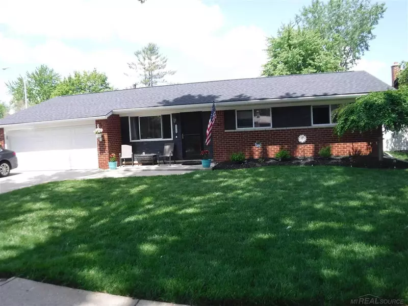 35568 Alton Ct, Clinton Township, MI 48035