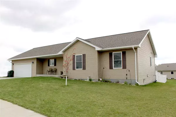 735 Crestview Dr, Reedsburg, WI 53959