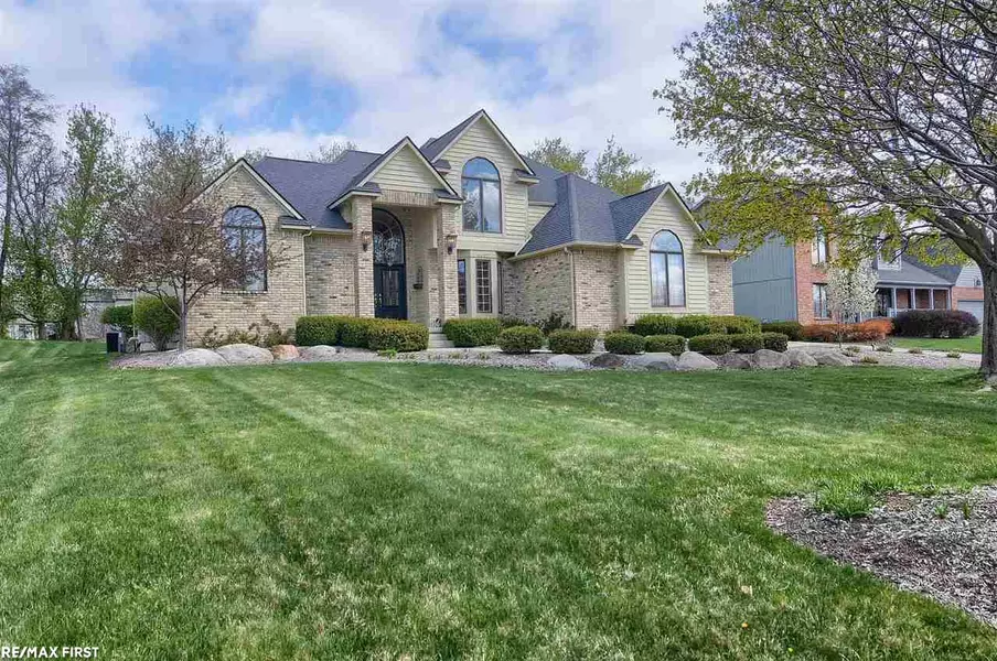 5487 Waters Edge, Grand Blanc, MI 48439