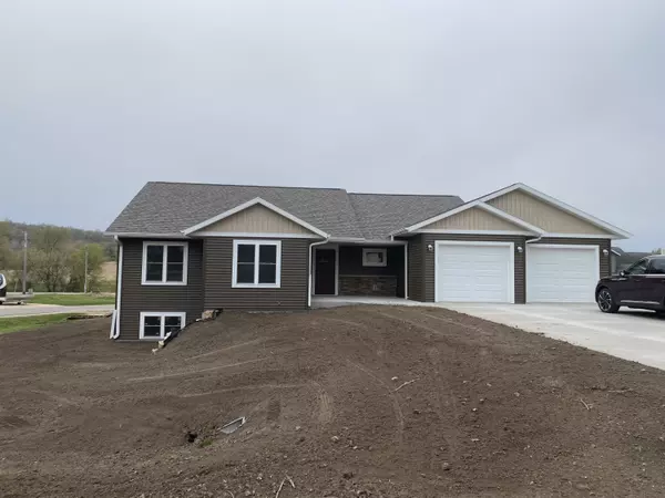 N8115 Badger Ln, Farmington, WI 54644