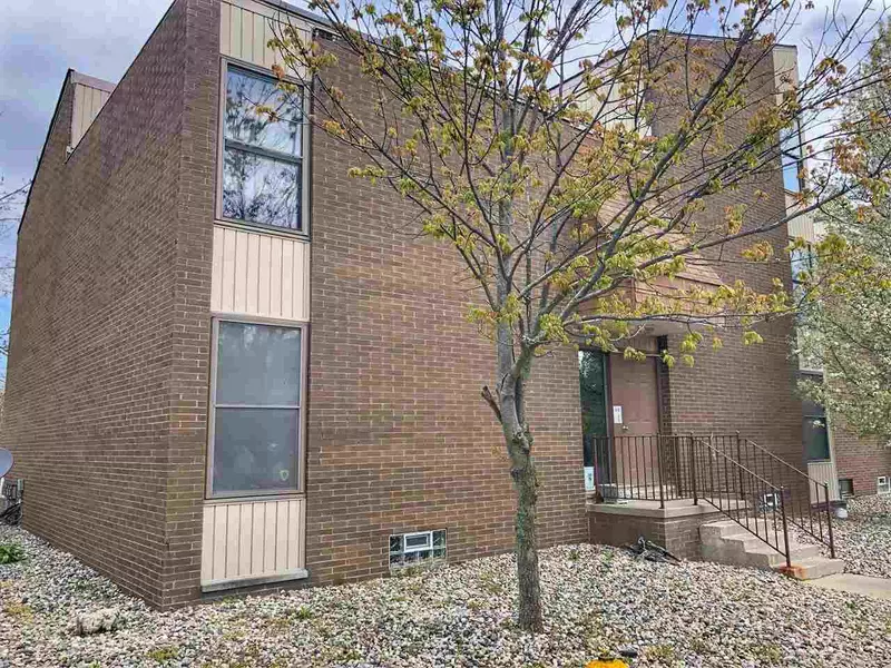 25 Dickinson #B, Mount Clemens, MI 48043