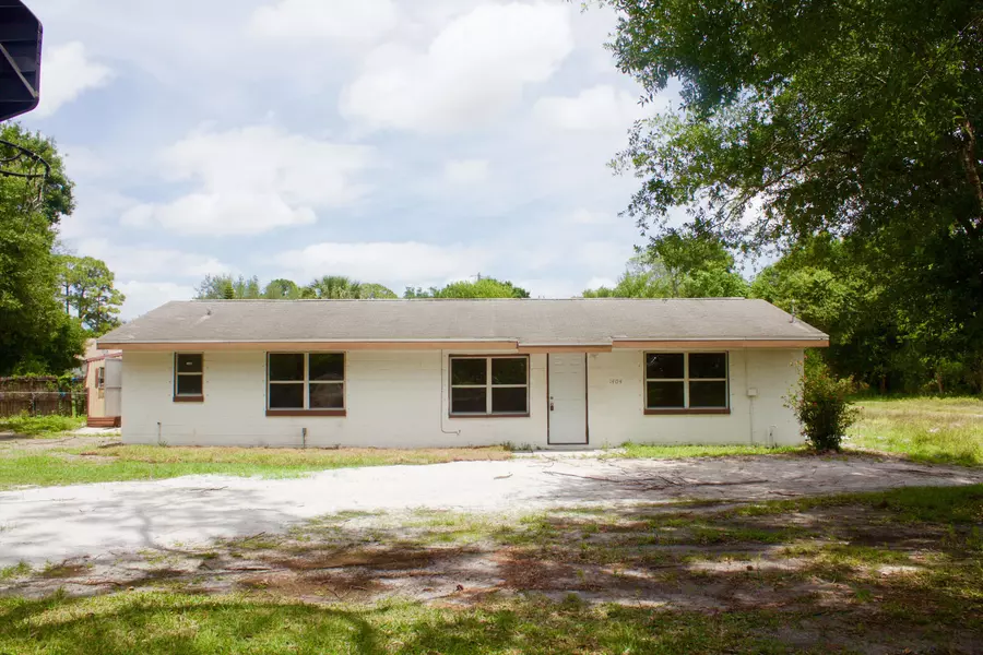 1404 Angle RD, Fort Pierce, FL 34947