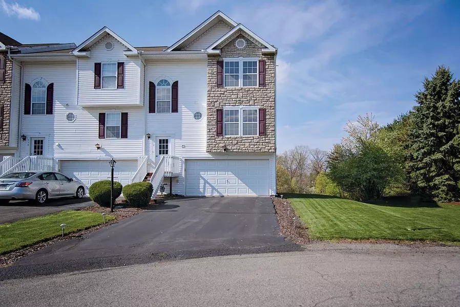 112 Antler Hollow Dr, Cranberry Township, PA 16066