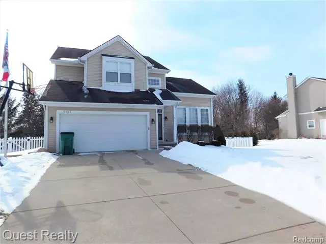 5011 LEYLAND DR, Clarkston, MI 48348