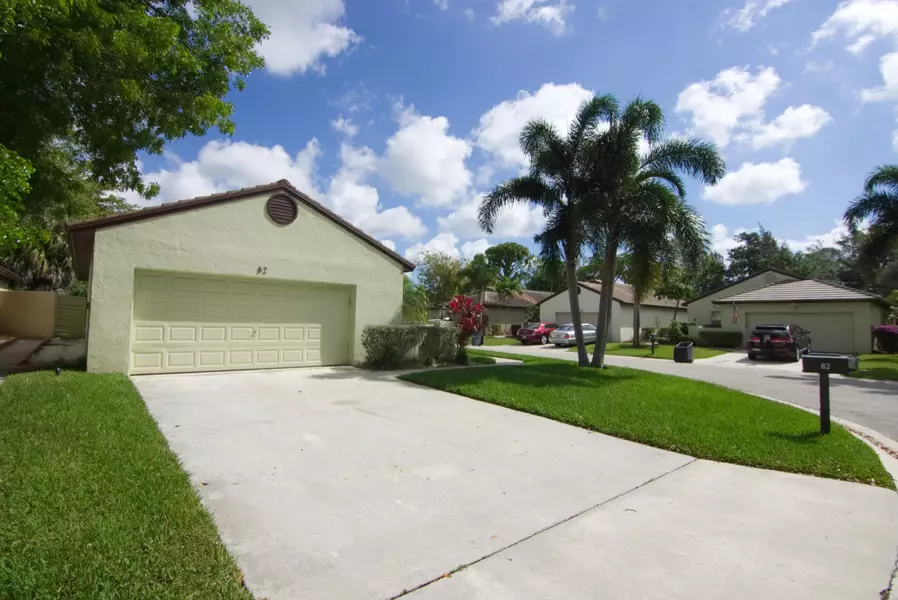 82 N Ironwood WAY, Palm Beach Gardens, FL 33418