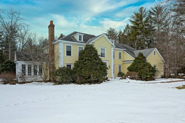 12 Cotton Farm LN, North Hampton, NH 03862