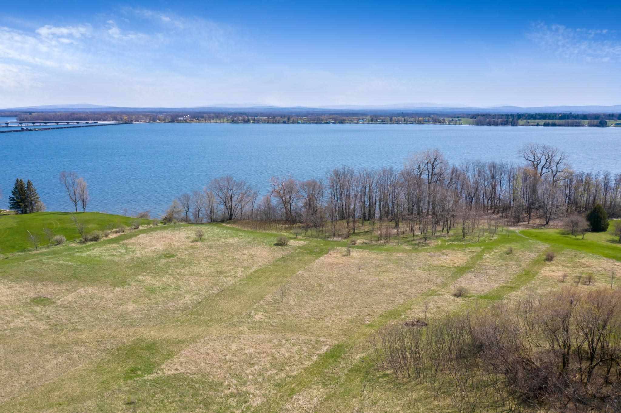 Alburgh, VT 05440,17 McGregor Point
