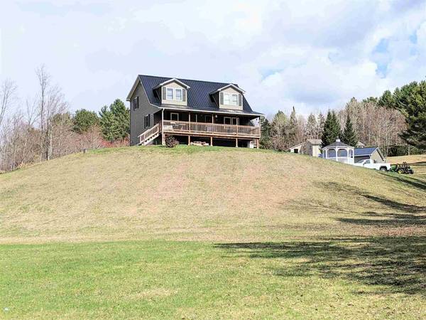 321 Mohawk DR, Burke, VT 05832-4424