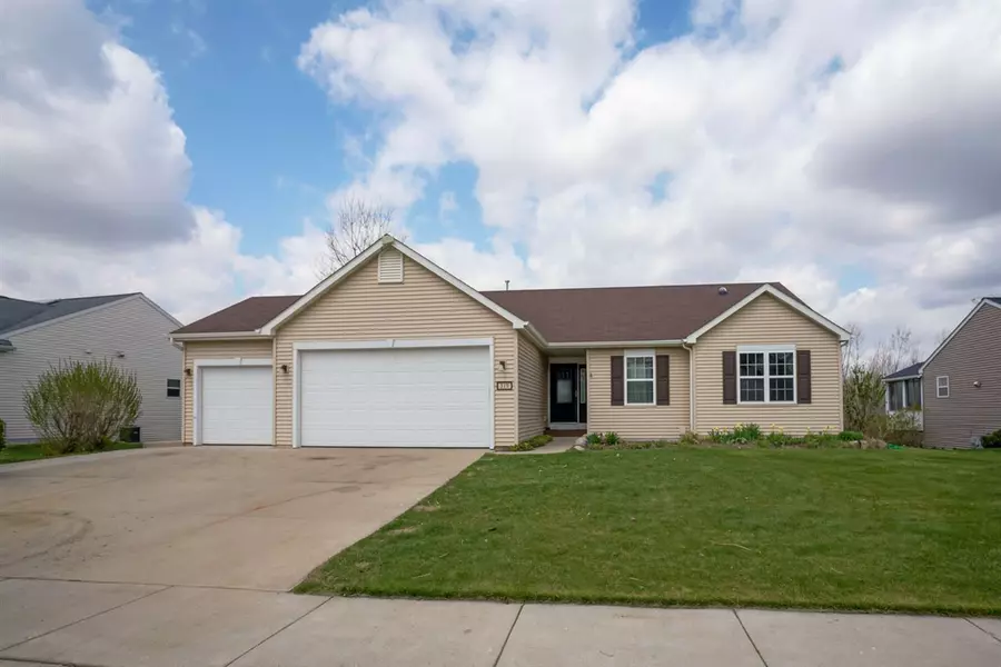 319 N Highview Ln, Columbus, WI 53925