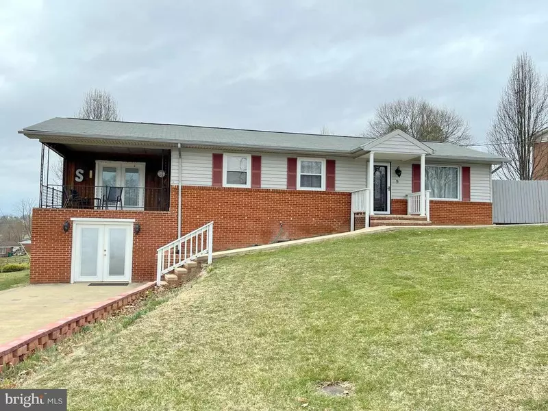 9 WOODLAND PARK DR, Luray, VA 22835