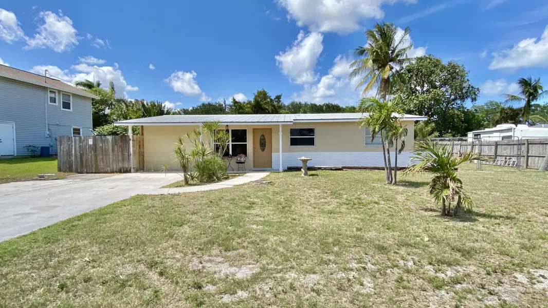 8913 SE Colony ST, Hobe Sound, FL 33455