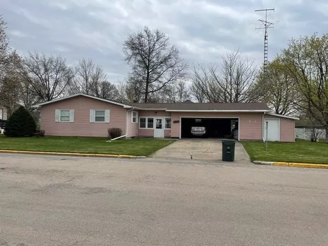 820 Jackson St, Fennimore, WI 53809